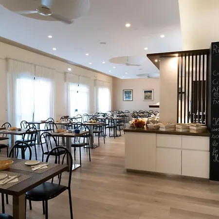 Hotel Dafne Punta Marina