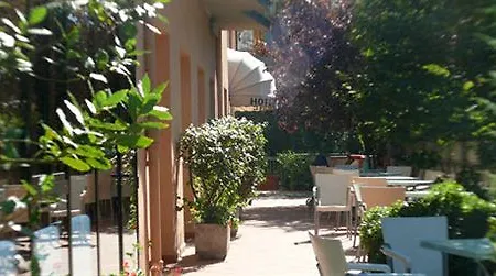 Dafne Hotel 3*